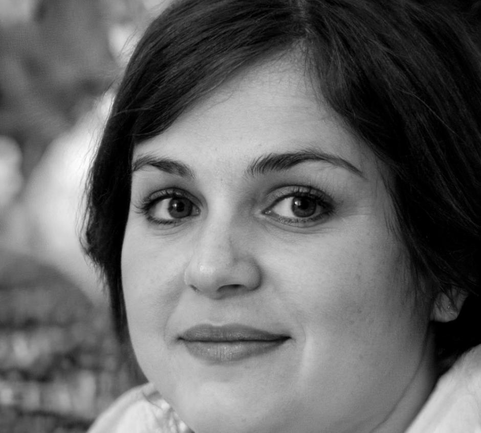 Retrato profesional de Esperanza Villalobos, asesora en planificación financiera